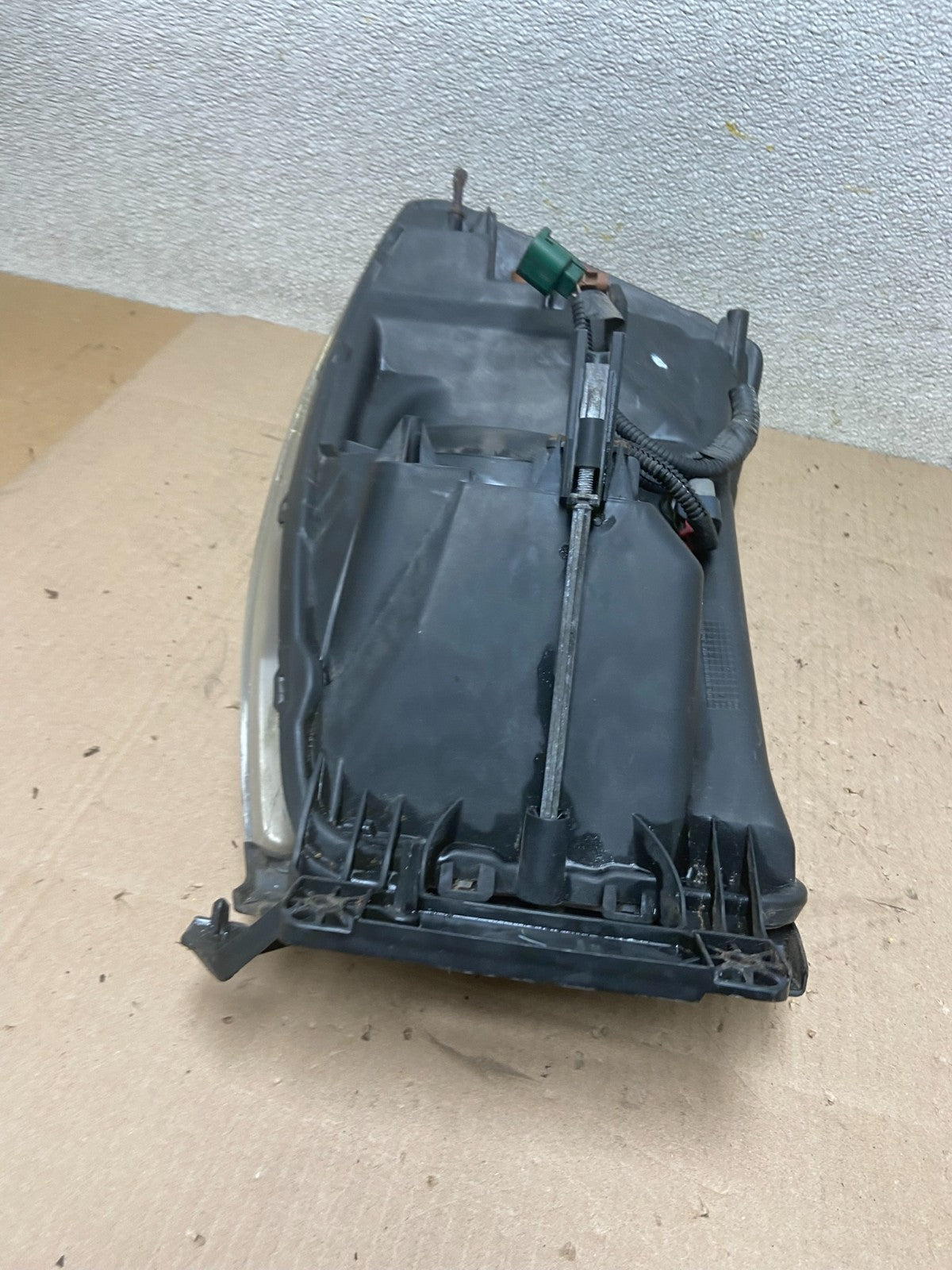 2006 to 2008 Dodge Ram 2500 Right Passenger Halogen Headlight OEM AA0605 DW9