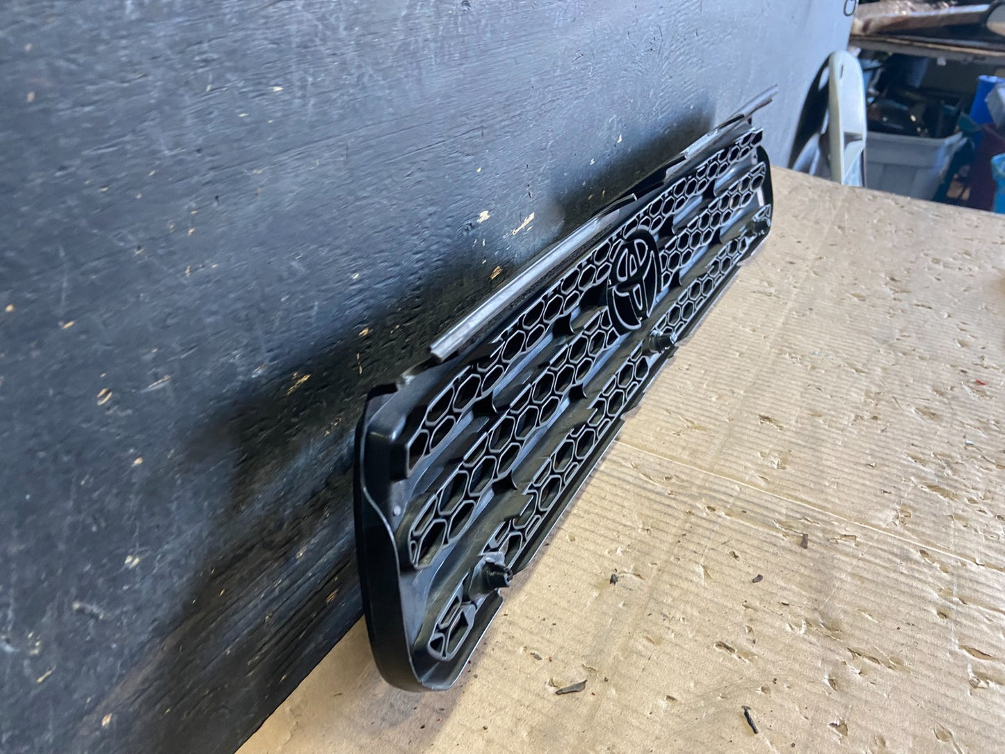 2004 2005 Toyota RAV4 Front Upper Grill Grille OEM R5501 DG10