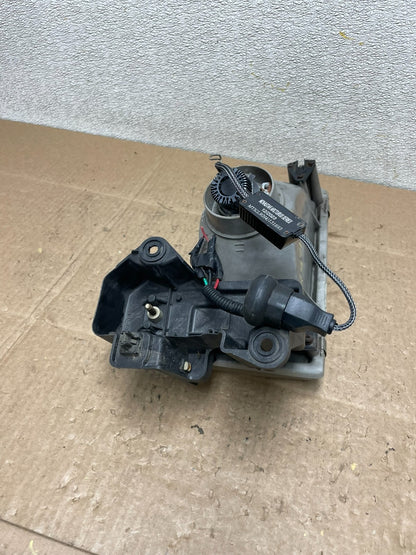 1996 to 1998 Mazda MPV Left Driver LH Headlight OEM Y8915 DW8