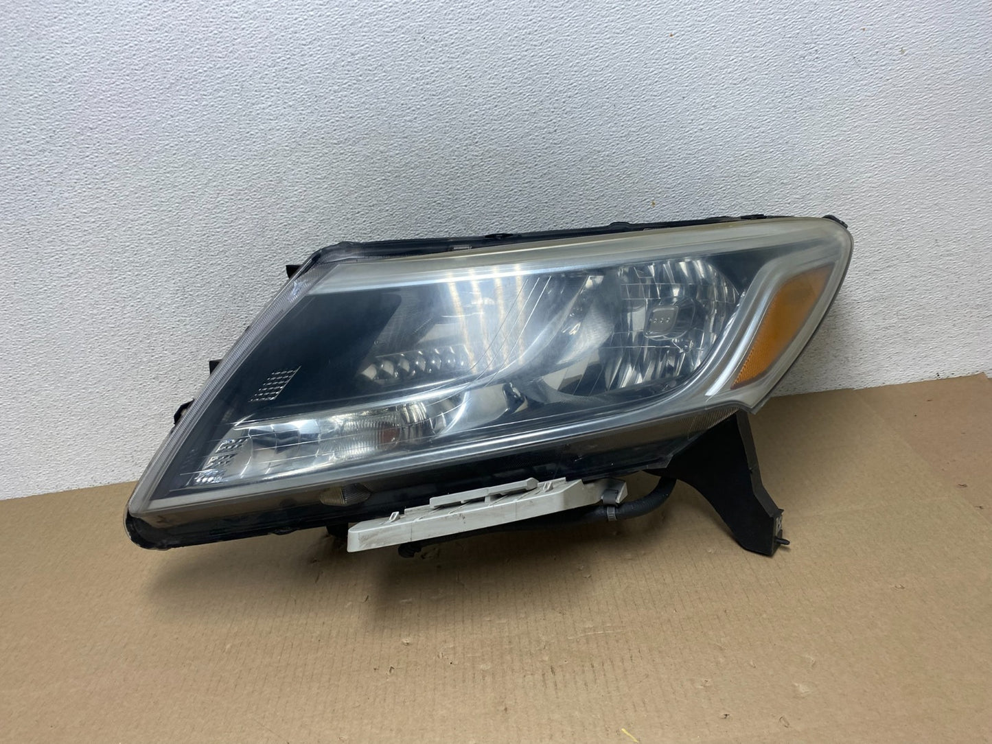 2013 - 2016 Nissan Pathfinder Left Driver LH Side Headlight Halogen AG58390