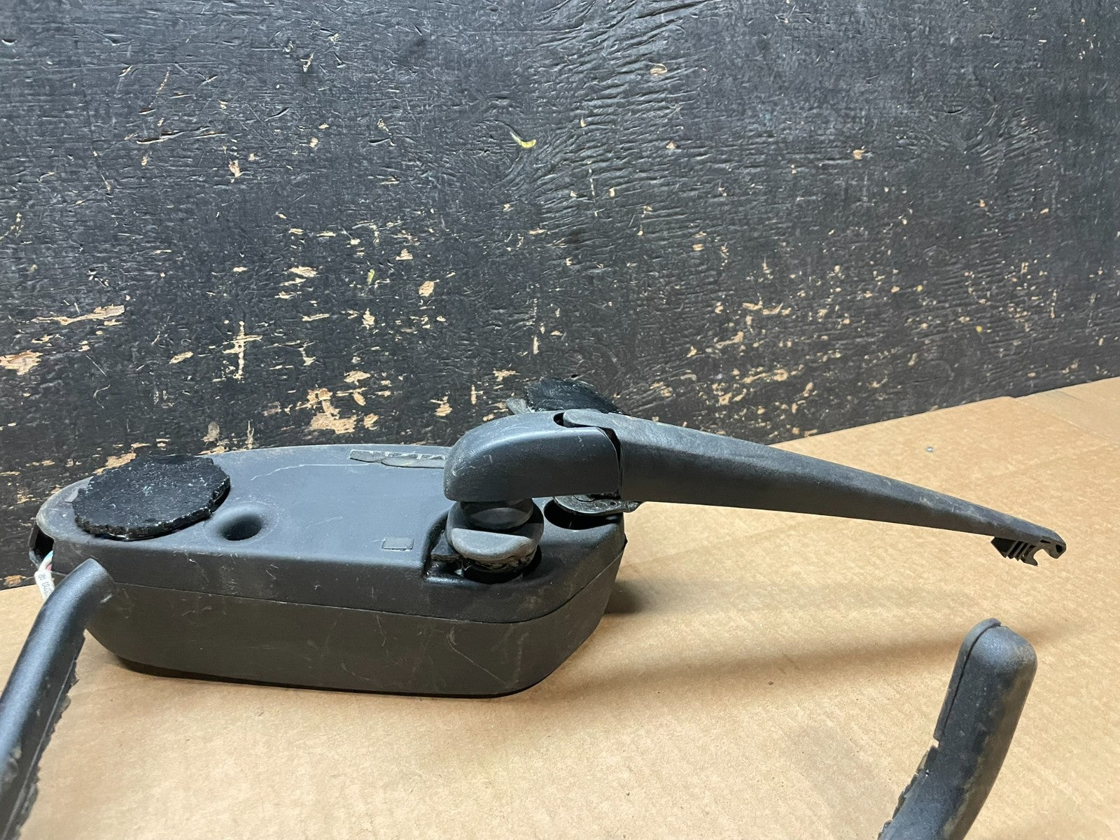 2011-2013 Jeep Grand Cherokee Tailgate Back Door Rear Wiper Motor Wiper AA8991 D4