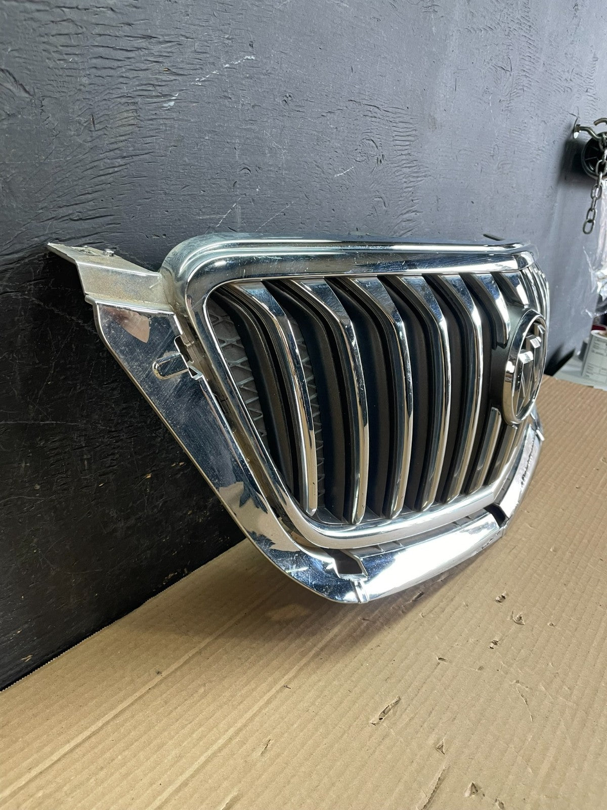 2013 to 2016 Buick Encore Front Upper Grill Grille ae9943 DG2