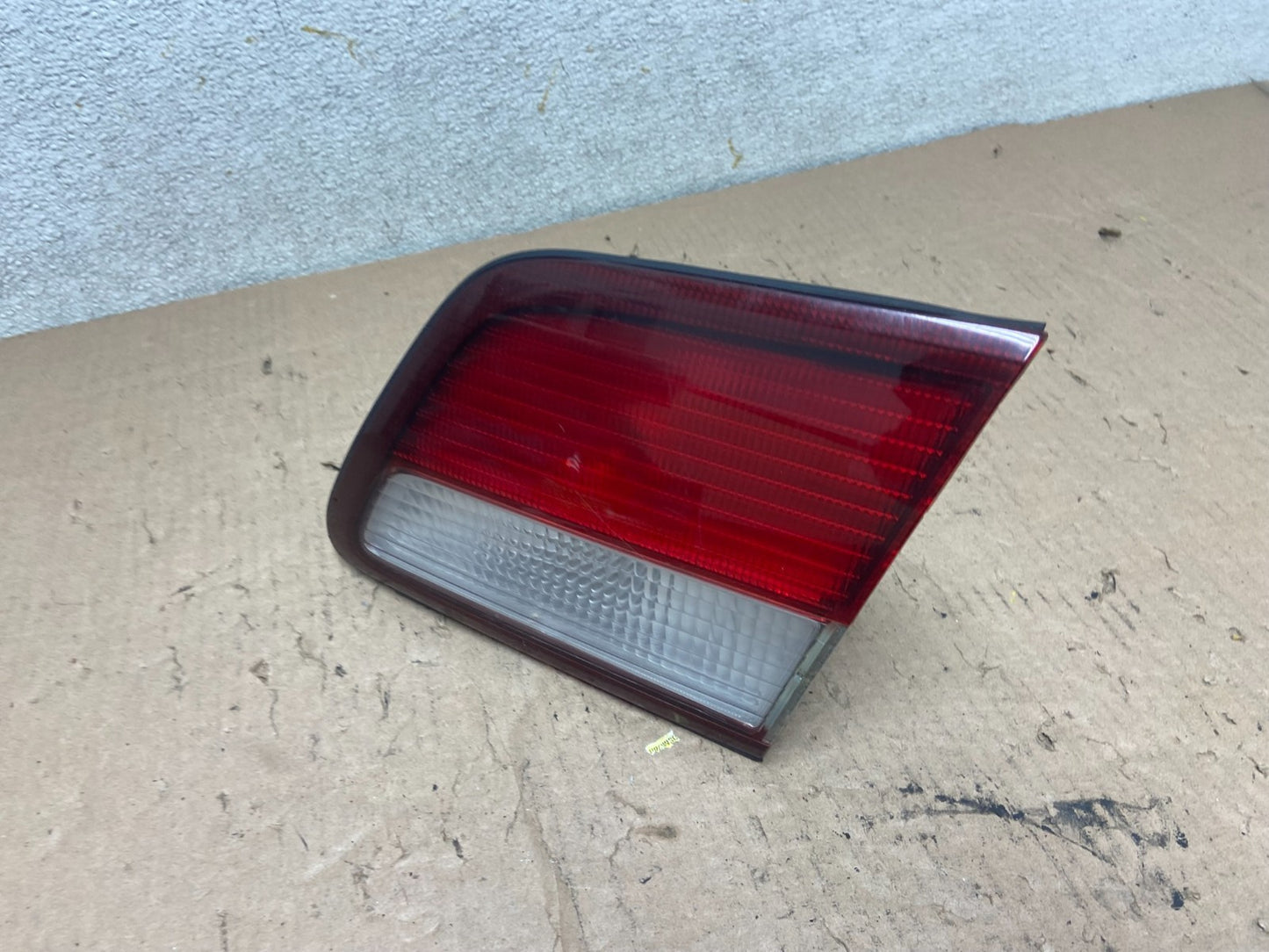 1997 1998 1999 Nissan Maxima Right Passenger RH Inner Tail Light Oem R3128 DW2