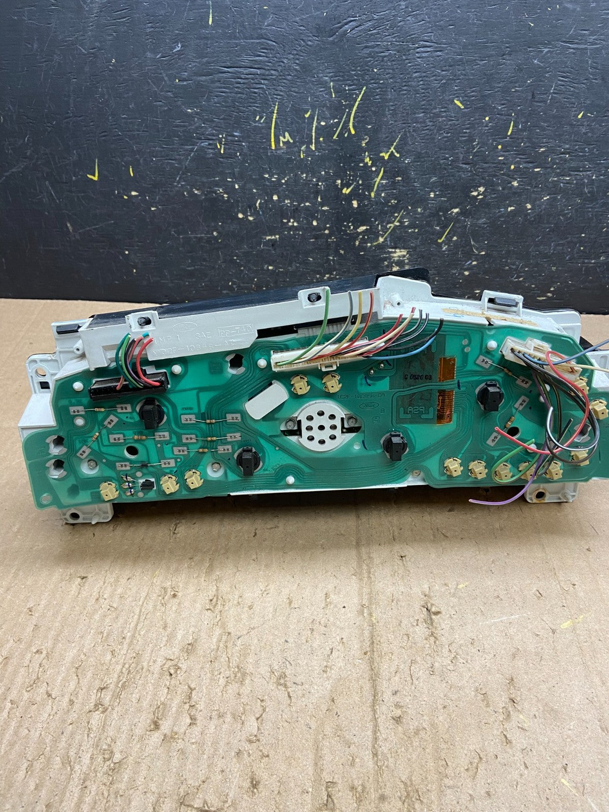1999 to 2002 Ford E150 E250 E350 VAN Gauge Speedometer Cluster AB17714