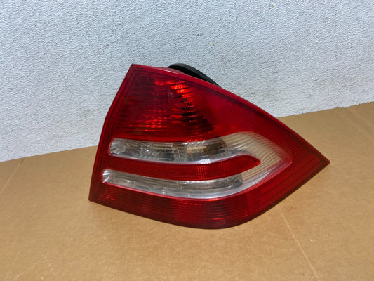 2005-2007 Mercedes-Benz C 230 - W203 C-Class Right Passenger Tail Light AD88920