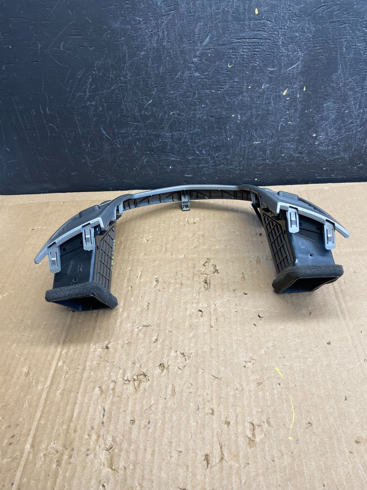 2011 - 2015 Chevrolet Cruze Center Dash Air Vent Bezel ad2282 DG3