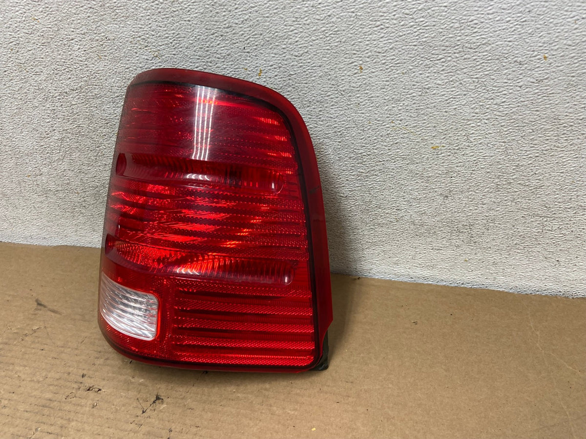 2002 to 2005 Ford Explorer Right Passenger Rh Side Tail light AH4243 LK2