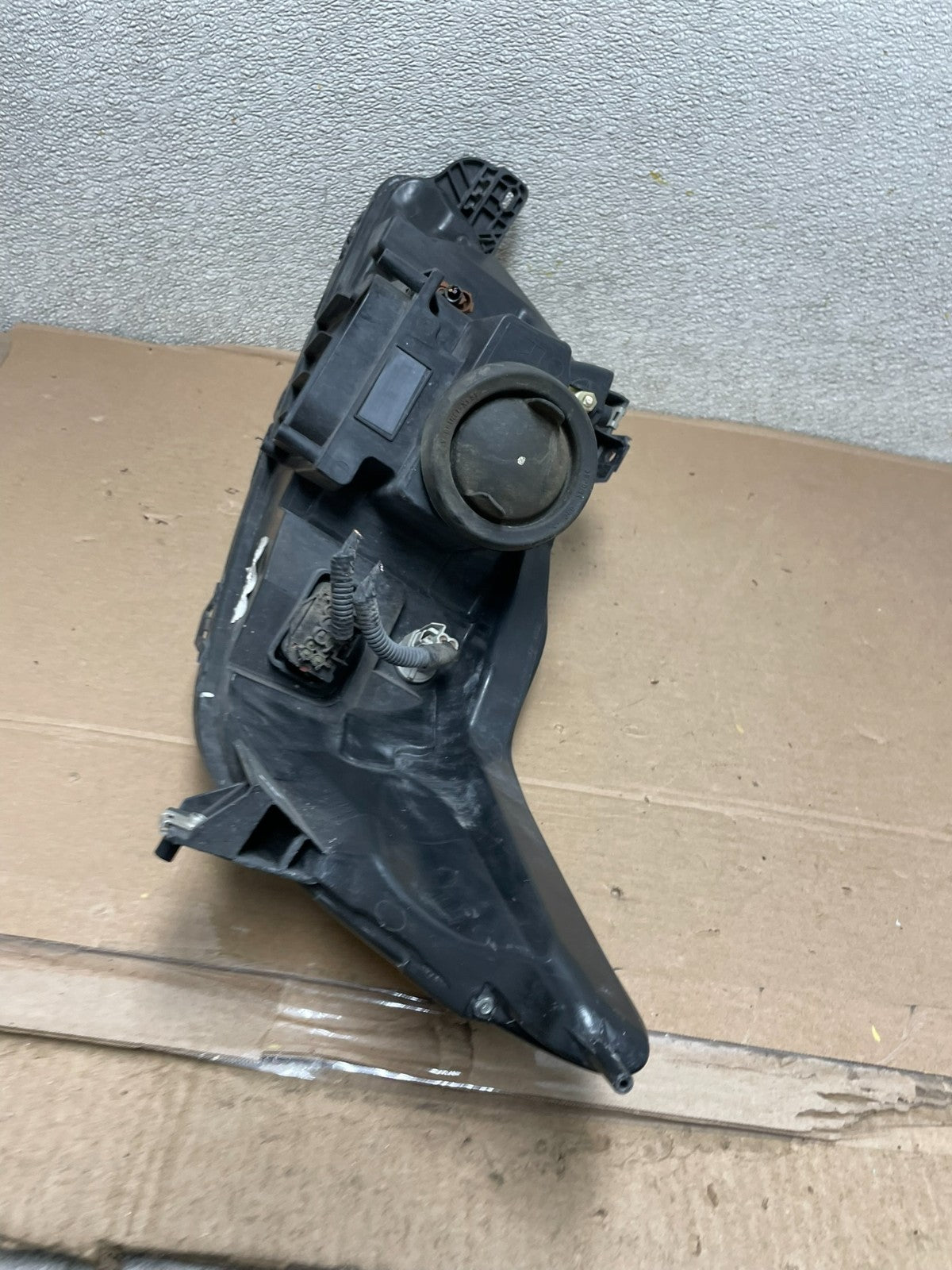 2010 2011 2012 Ford Taurus Right Passenger RH Halogen Headlight OEM AA9955 DW5