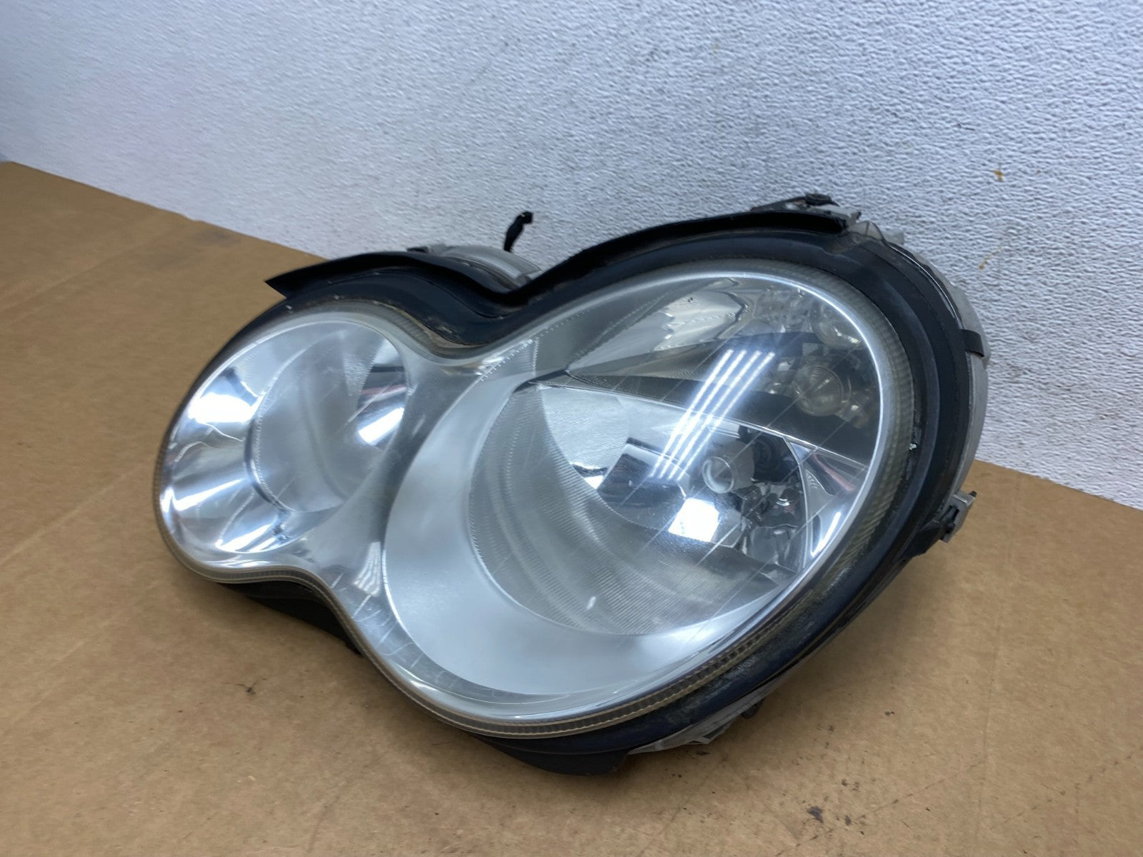 2005 to 2007 Mercedes-Benz C-Class Left Driver LH Side Headlight AE2990 DW1