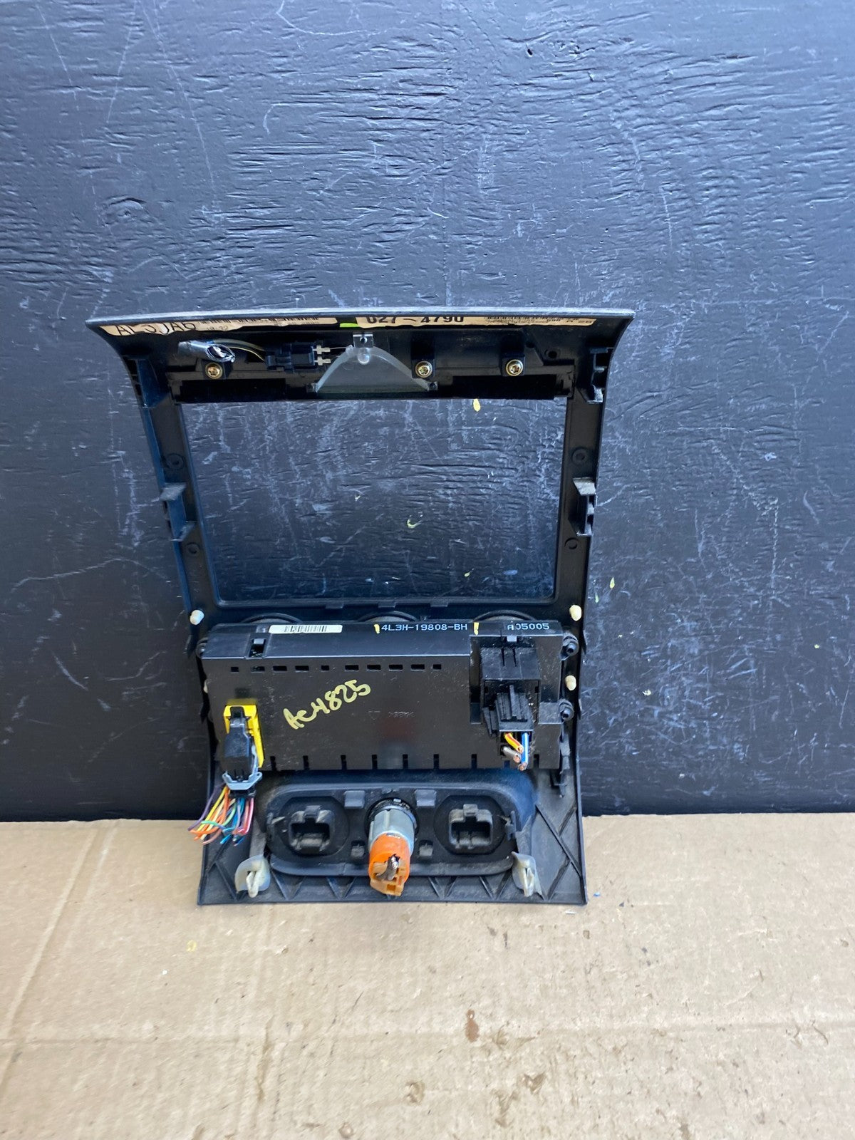 2004 to 2008 Ford F150 Radio Climate Dash Bezel Surround Black ac4825 DG5