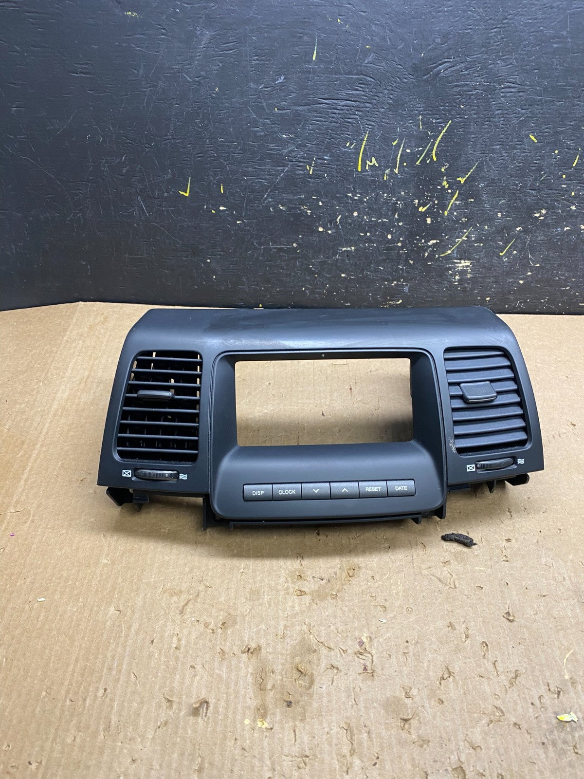 2007 - 2009 Kia Amanti Center Console Dash Radio Panel Trim OEM Z4319 DG0