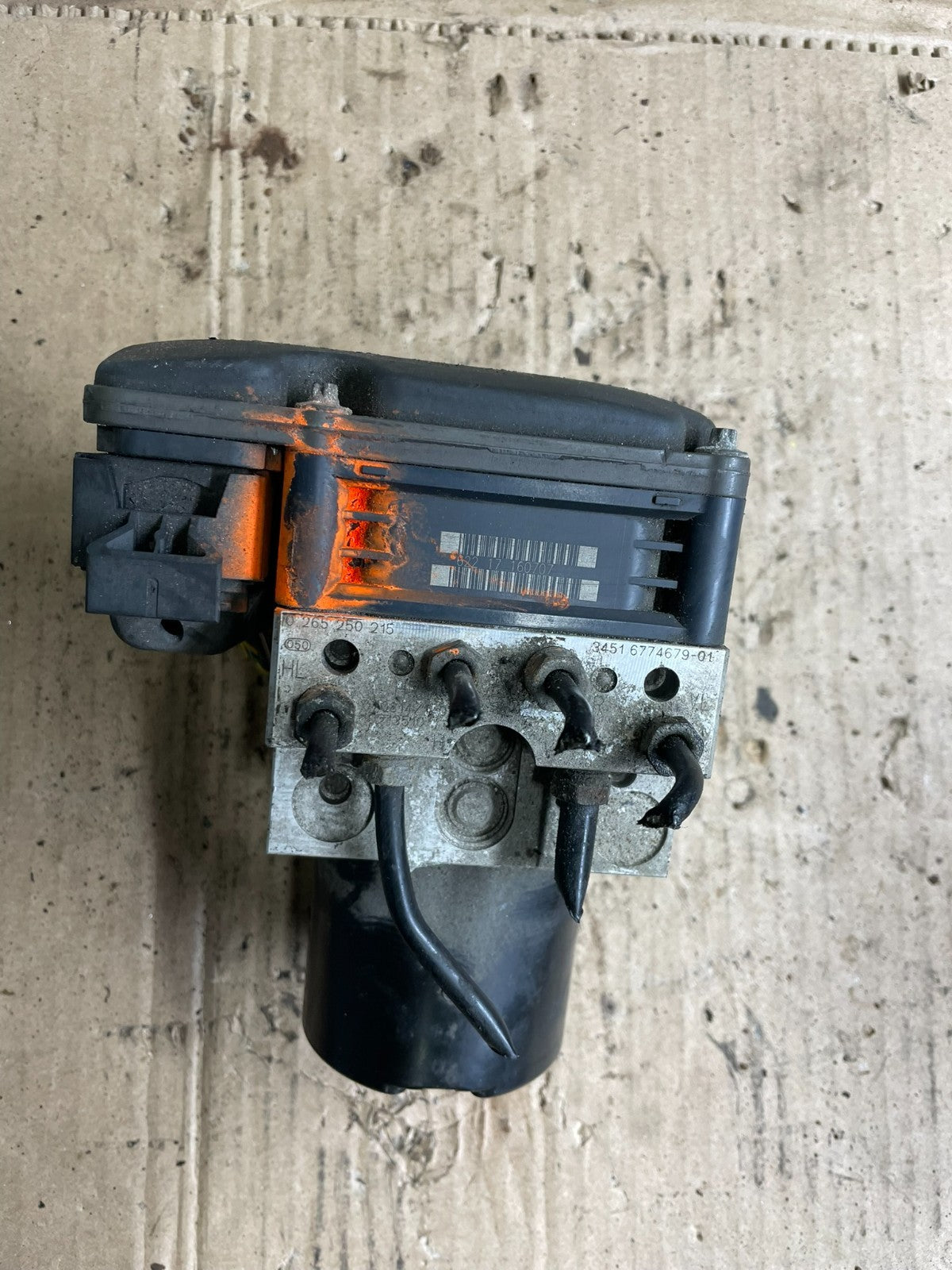 2008 to 2010 BMW 5 Series ABS Pump Control OEM Module 6784157 O8540 DG2