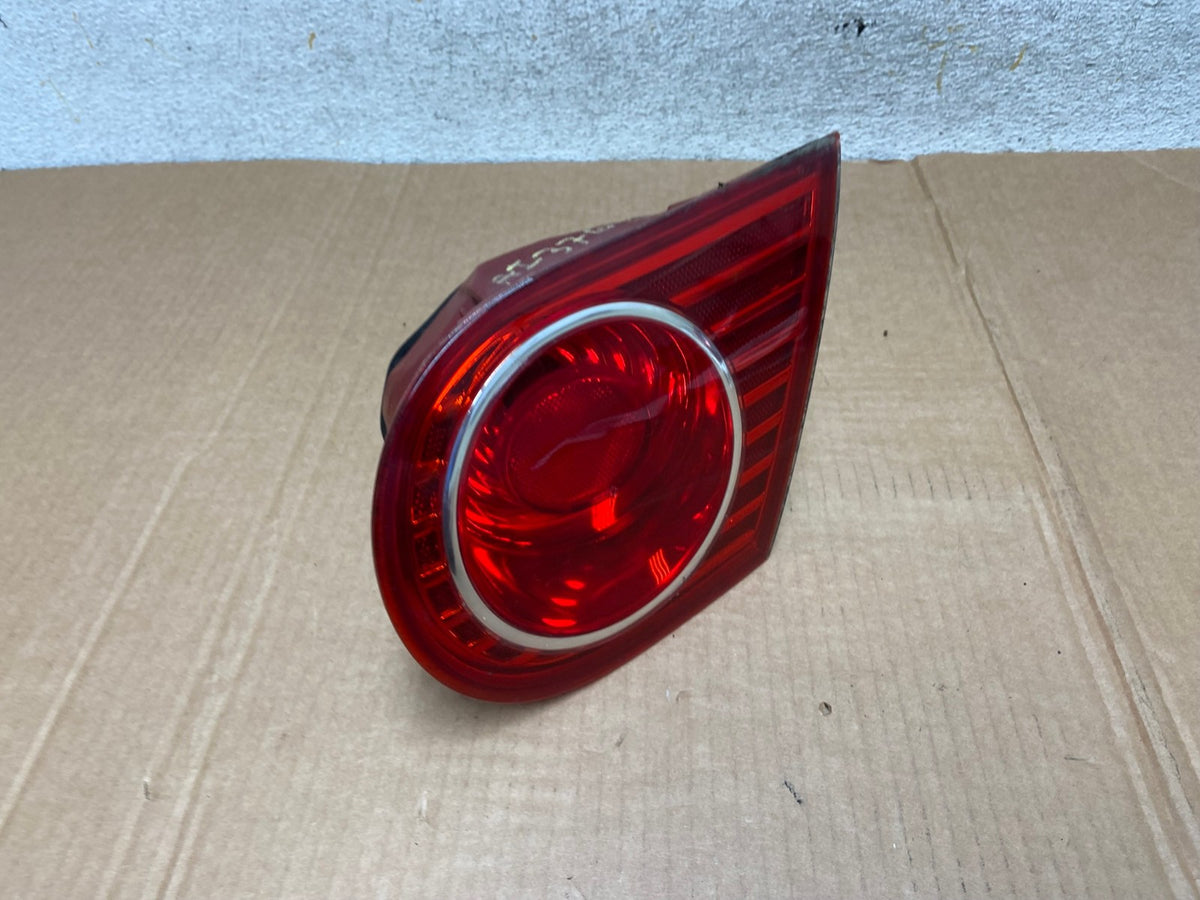 2004 2005 2006 Kia Amanti Right Passenger Side Tail Light Inner AI3764 LK2