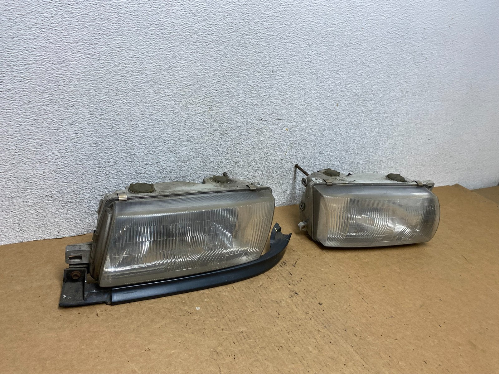 1992 to 1994 Nissan Sentra Left+Right Set Side Headlights AD46392