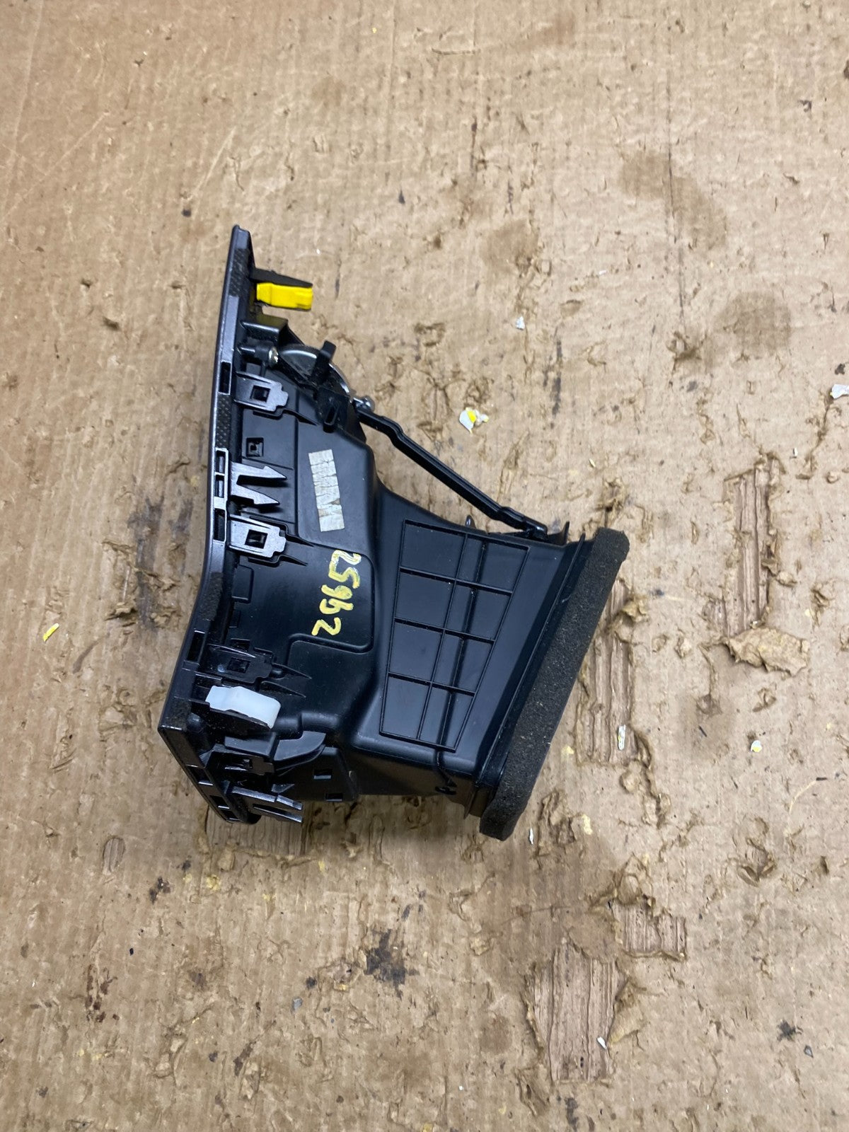 2017 to 2018 Hyundai Santa Fe Dashboard Center Left AC Air Heater Vent Z9652 DG2