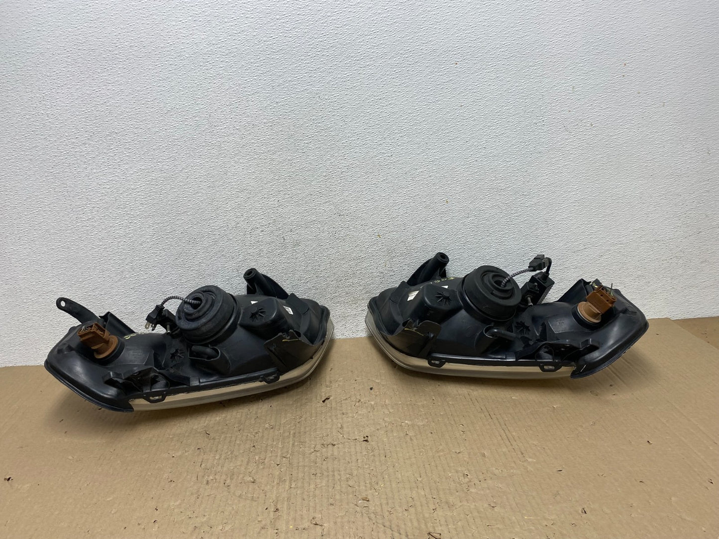 2001 2002 2003 2004 Mazda Tribute Left+Right Side Set Headlights AE9806 DW11