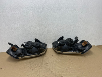 2001 2002 2003 2004 Mazda Tribute Left+Right Side Set Headlights AE9806 DW11