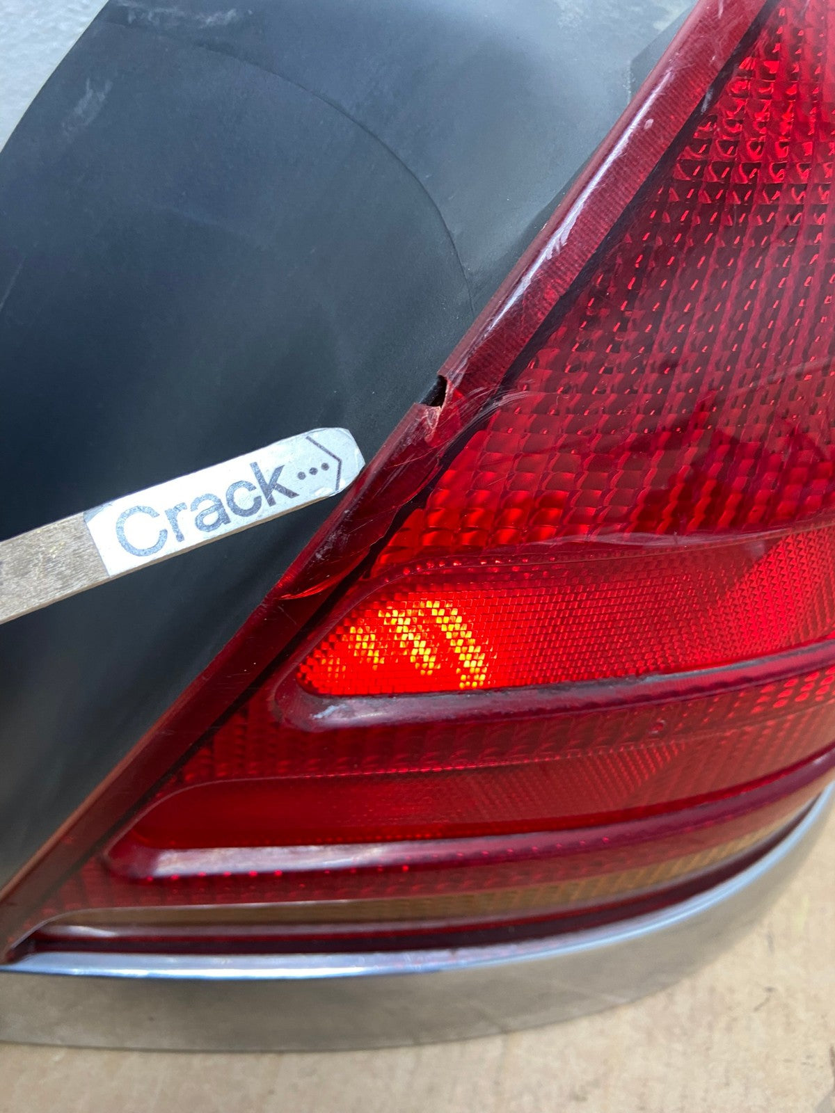 1998-2003 Ford Crown Victoria Right Passenger Rh Side Tail Light AD6091 LK4