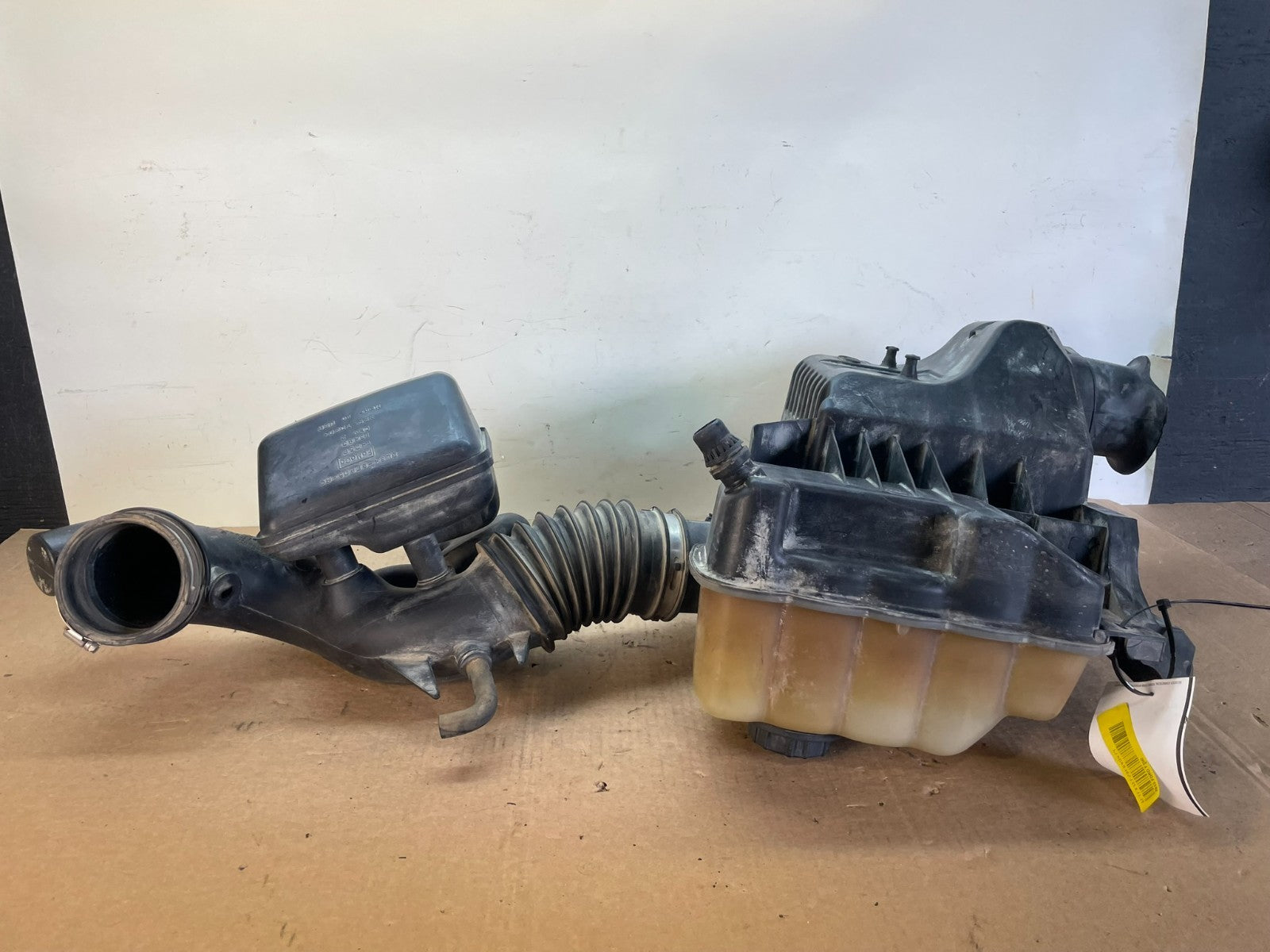 2011 to 2018 Ford Expedition Air Intake Cleaner Box Coolant Bottle ag7634 DG3