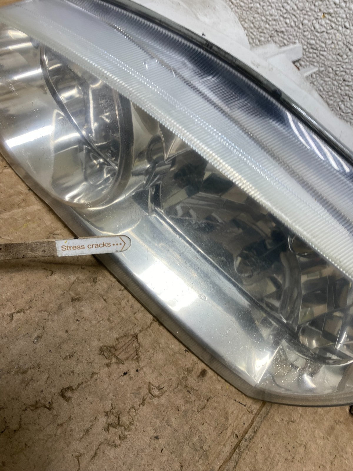2001-2002 Toyota Corolla Left+Right Side Halogen Headlights V3834 DW5