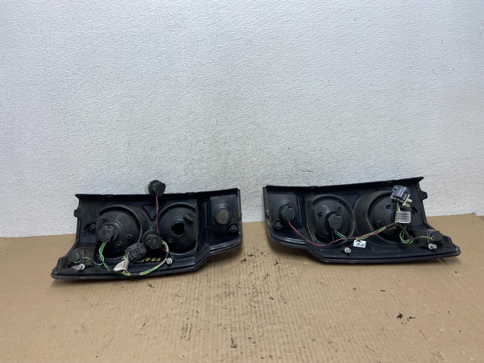 2006 to 2010 Jeep Commander Left+Right Side Tail Lights AF5962 DW6