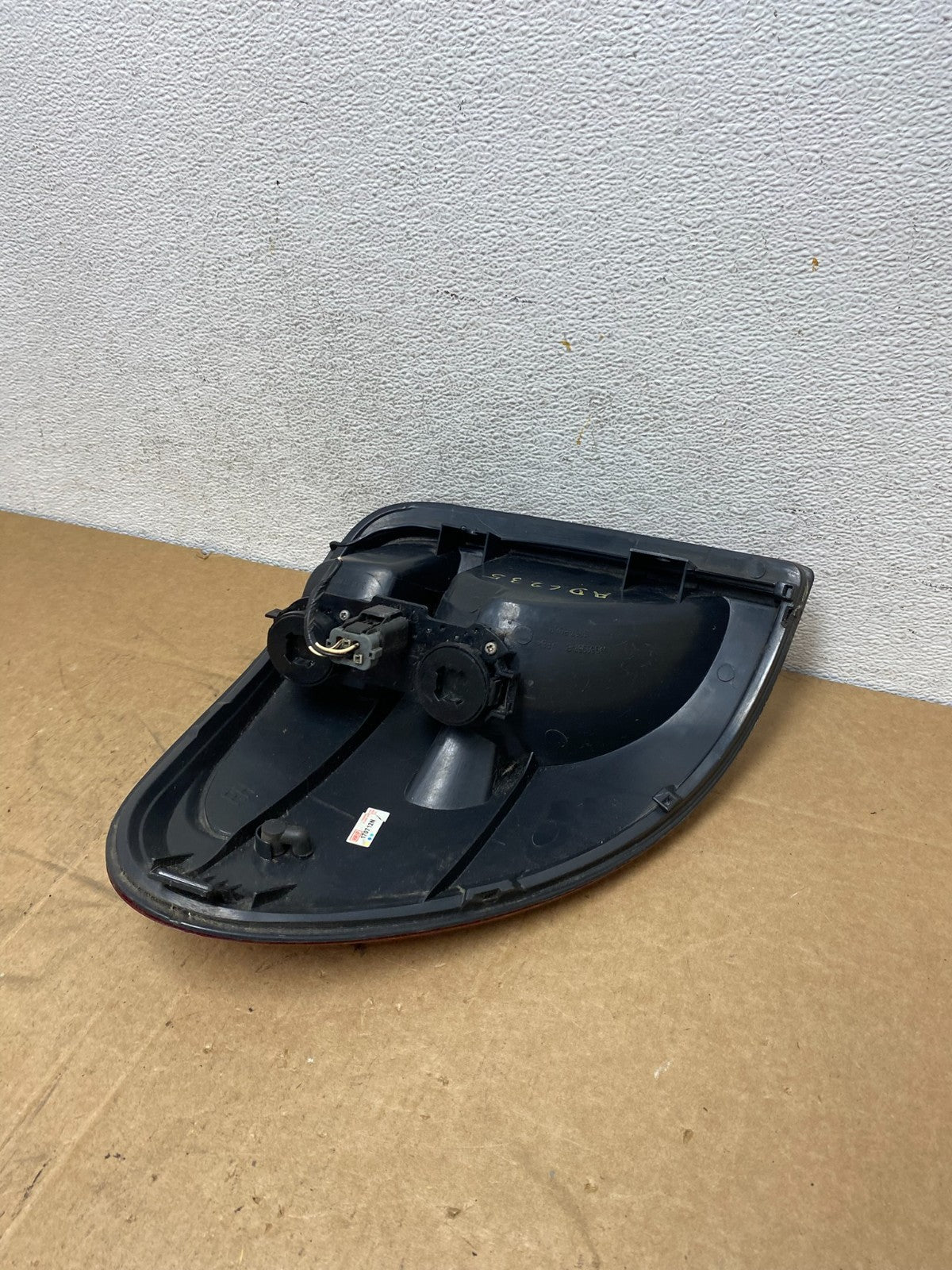 2004 - 2007 Dodge Grand Caravan Right Passenger Side Tail Light AD6235 DW6