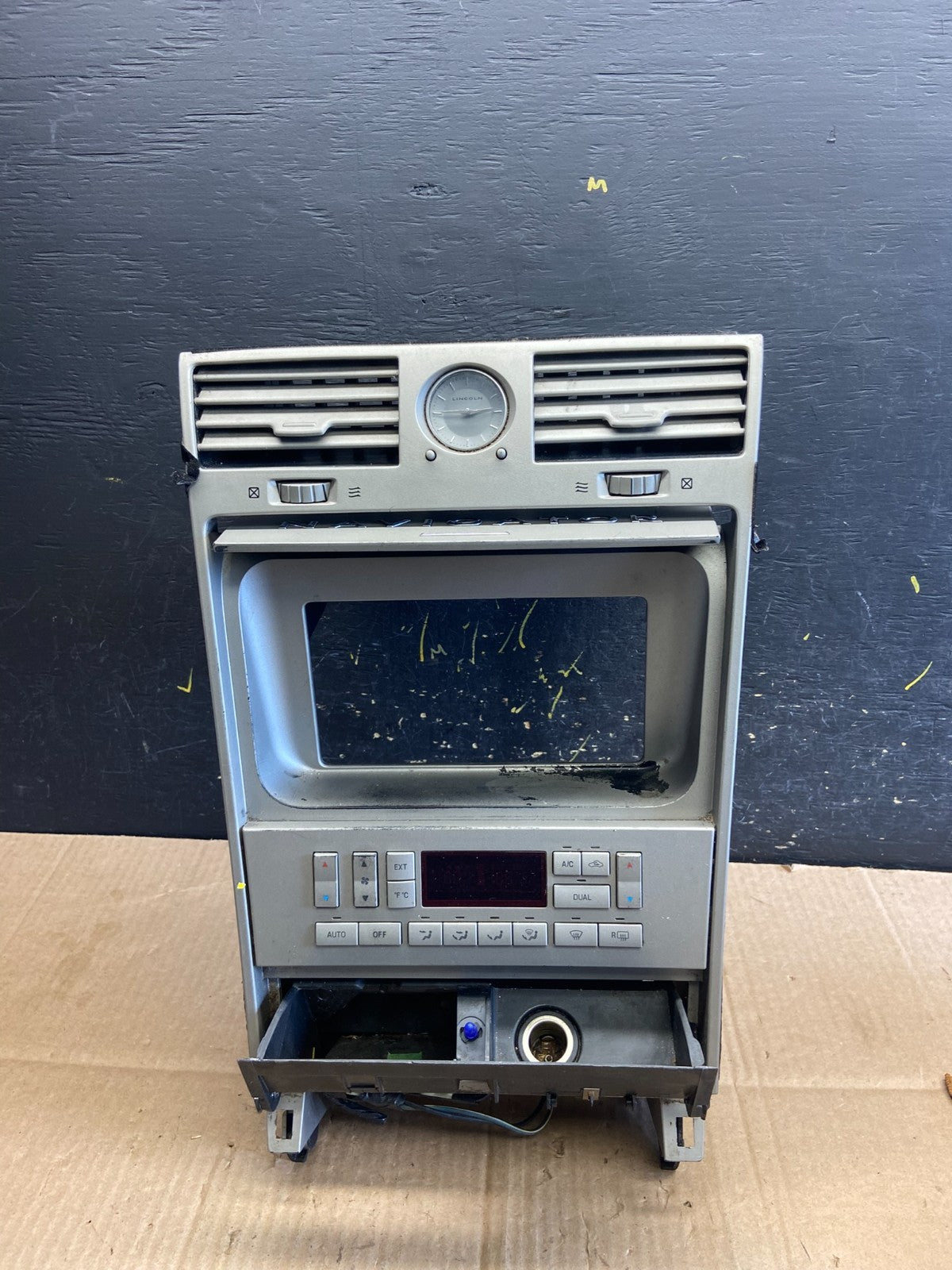 2003 - 2006 Lincoln Navigator Climate Control Bezel Air Vent Dash Trim aa8148 DG1