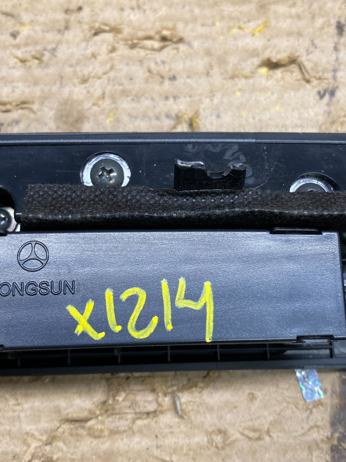 2007 to 2012 Hyundai Santa Fe Center Air Vent A/C Clock Bezel Trim OEM x1214 DG6