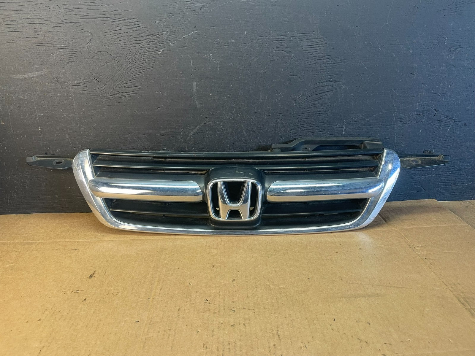 2002 to 2004 Honda CR-V CRV Front Upper Grille Grill Chrome AC5094 DG0