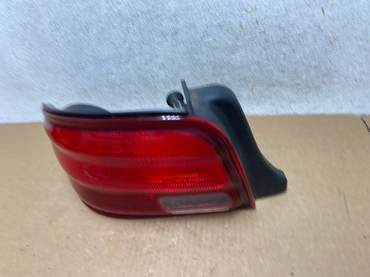 1995 to 2000 Dodge Stratus Left Driver LH Side Tail Light AI3281 LK1
