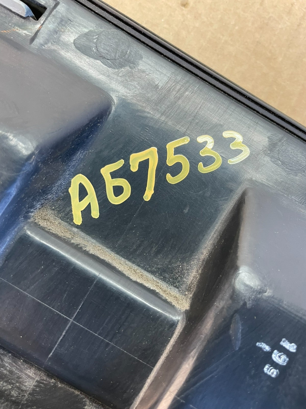 1995 1996 Toyota Camry Center Trunk Rear Tail Light AG7533 DG6