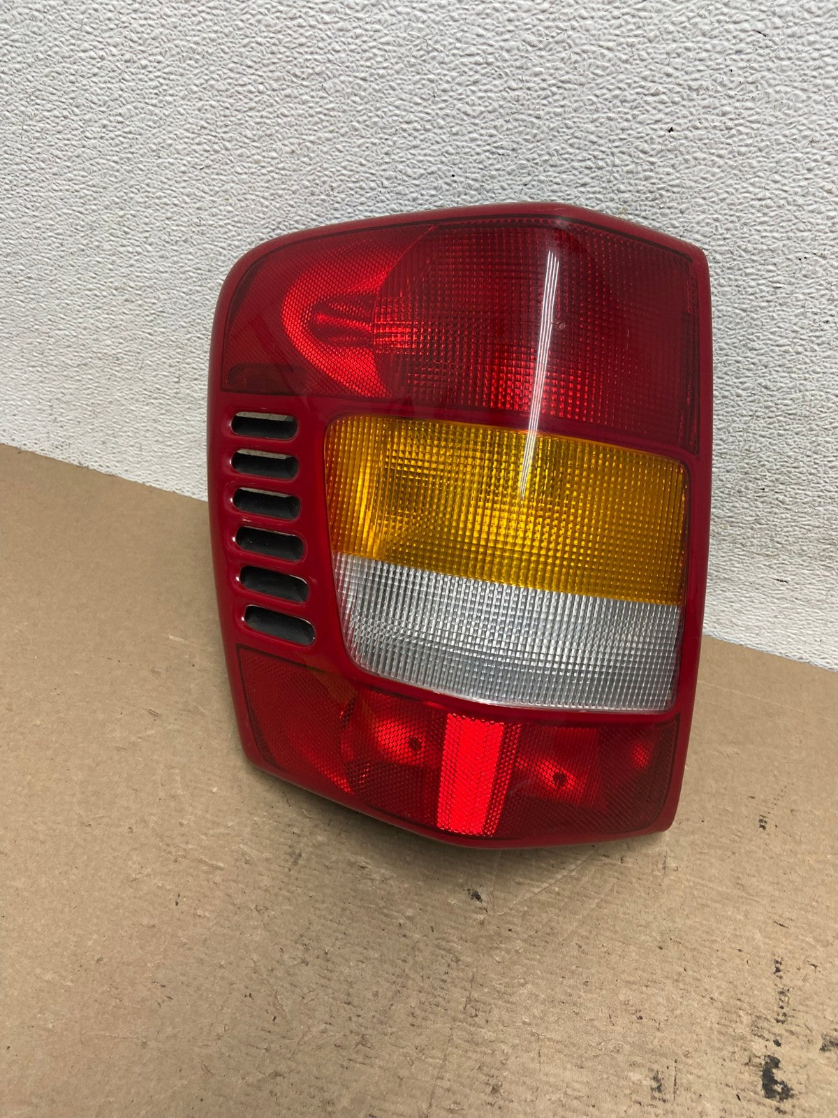 1999 - 2004 Jeep Grand Cherokee WJ Left Driver Lh Tail Light AF4765 LK0