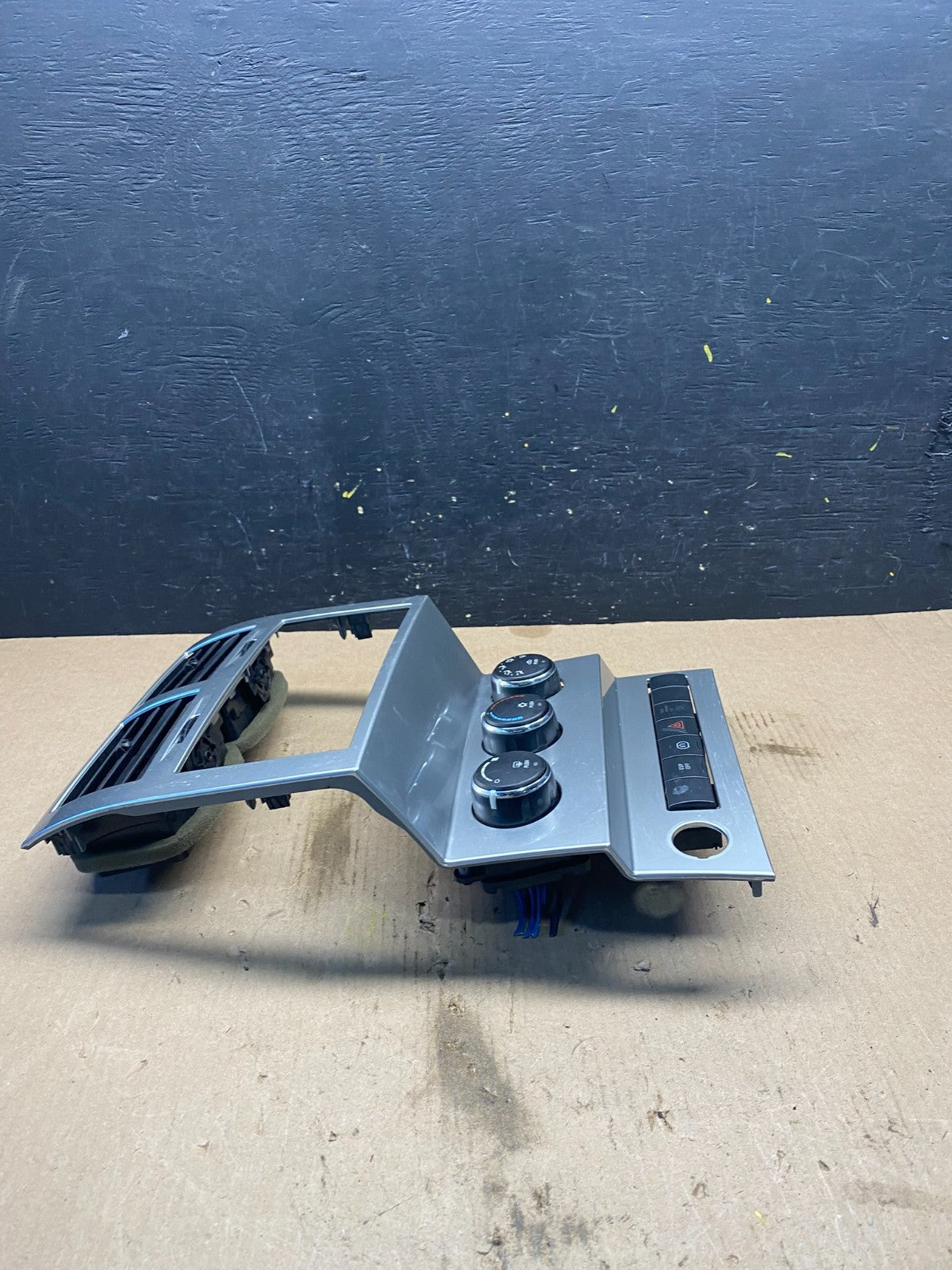2007 to 2012 Dodge Nitro Dash Climate Temperature Control Radio Bezel Q7325 DG2