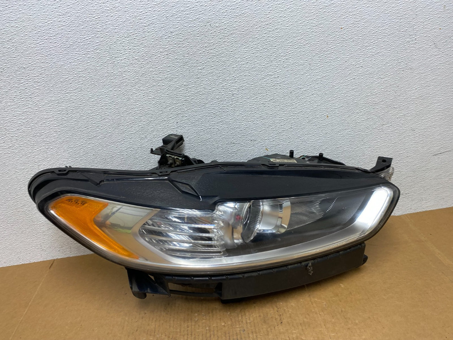 2013 to 2016 Ford Fusion Right Passenger Rh Side Headlight AD9322 DW0