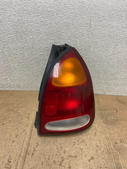 1996 to 2000 Hyundai Elantra Wagon Right Passenger Side Tail Light AA7174 DG0