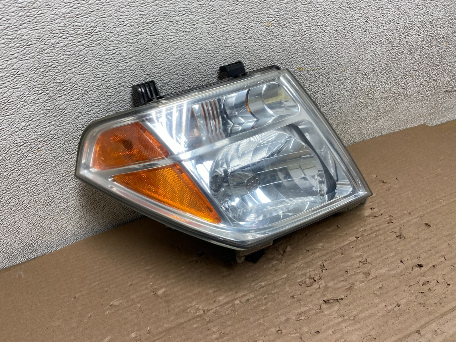 2005 to 2007 Nissan Pathfinder Halogen Headlight Right Passenger Oem AB1522 DW2