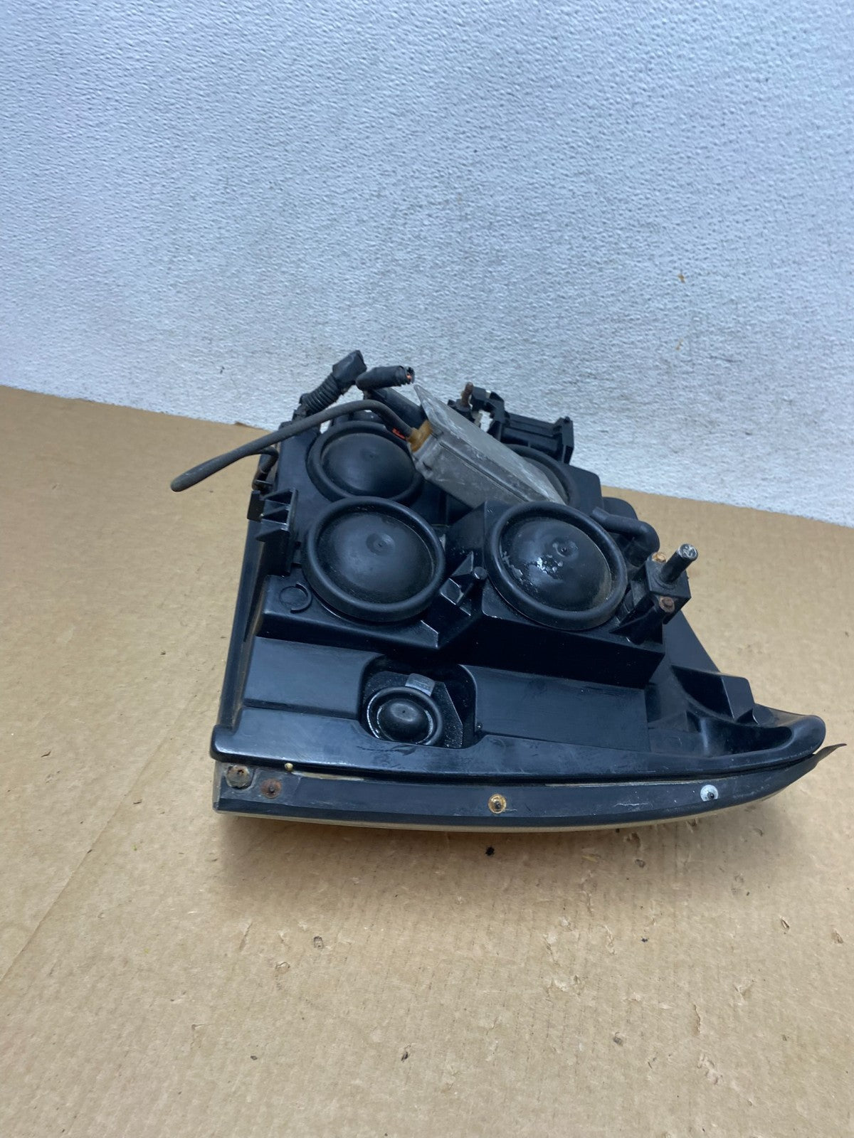 2002-2006 Cadillac Escalade Right Passenger Side Xenon Headlight AF9633 DW6