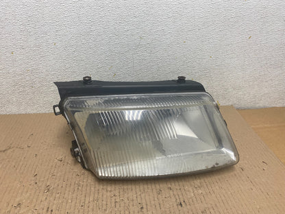 1998 to 2001 Volkswagen Passat Right Side Headlight OEM M9318 DW0