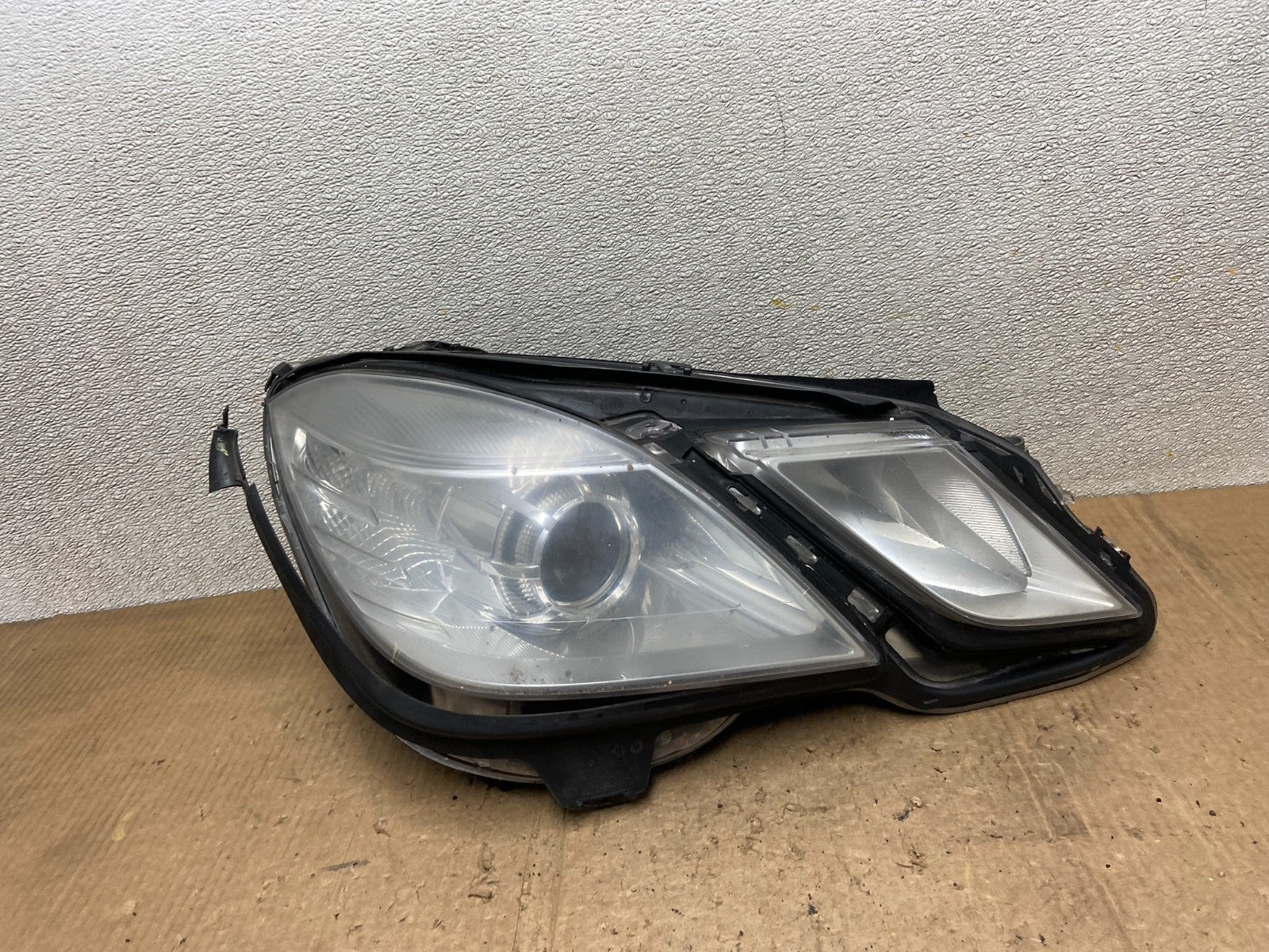 2010-2013 Mercedes E Class E350 E550 Left Driver LH Halogen Headlight AD2456 DW0