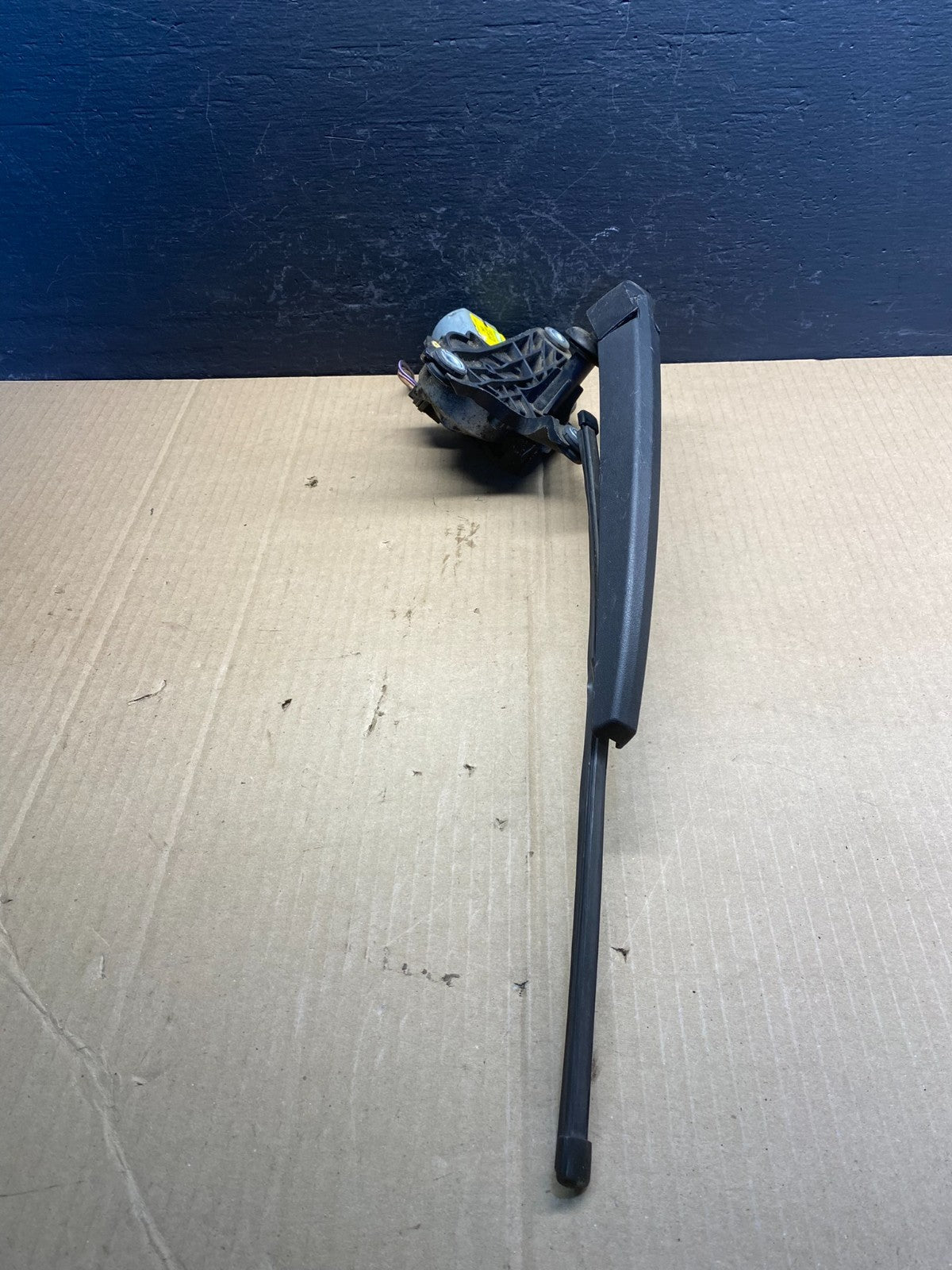 2007 to 2013 BMW X5 E70 Rear Windshield Wiper Motor OEM AC0865 DG2