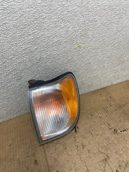 1999-2004 Nissan Pathfinder Front Left Driver Turn Signal Oem AA8204 DW2