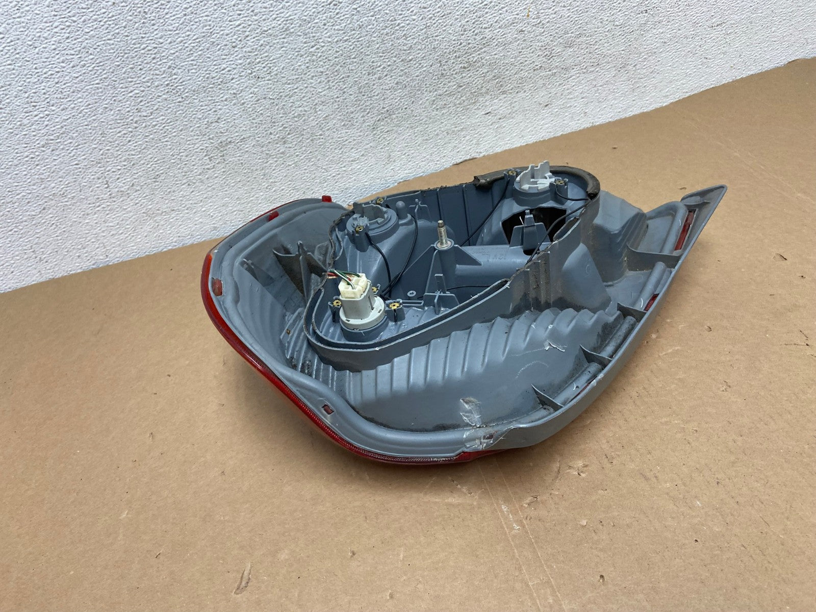 2000 to 2002 Toyota Echo Left Driver LH Side Tail Light AD7902 LK5