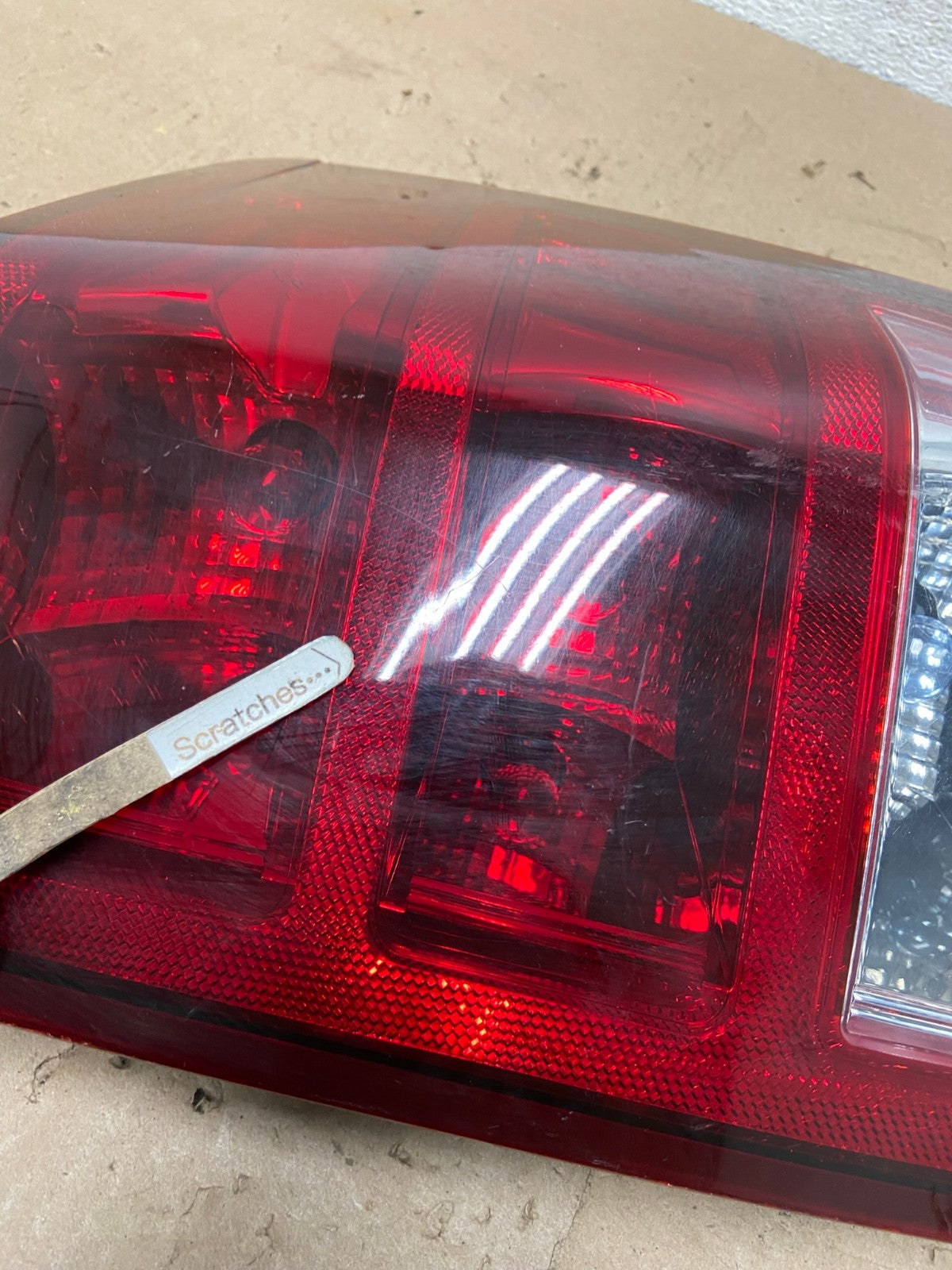 2005 - 2006 Jeep Grand Cherokee Right Passenger Rh Side Tail Light AG5624 LK3
