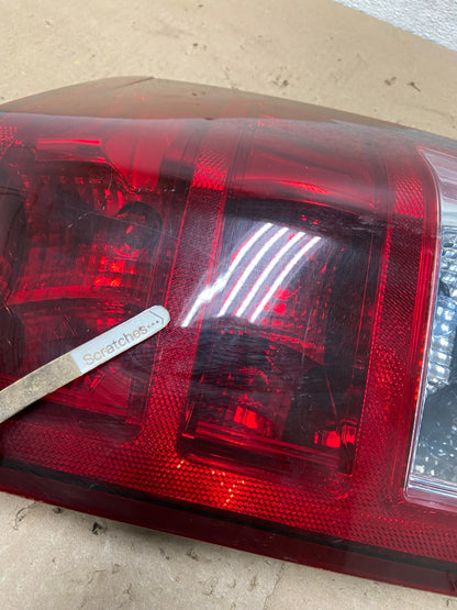 2005 - 2006 Jeep Grand Cherokee Right Passenger Rh Side Tail Light AG5624 LK3