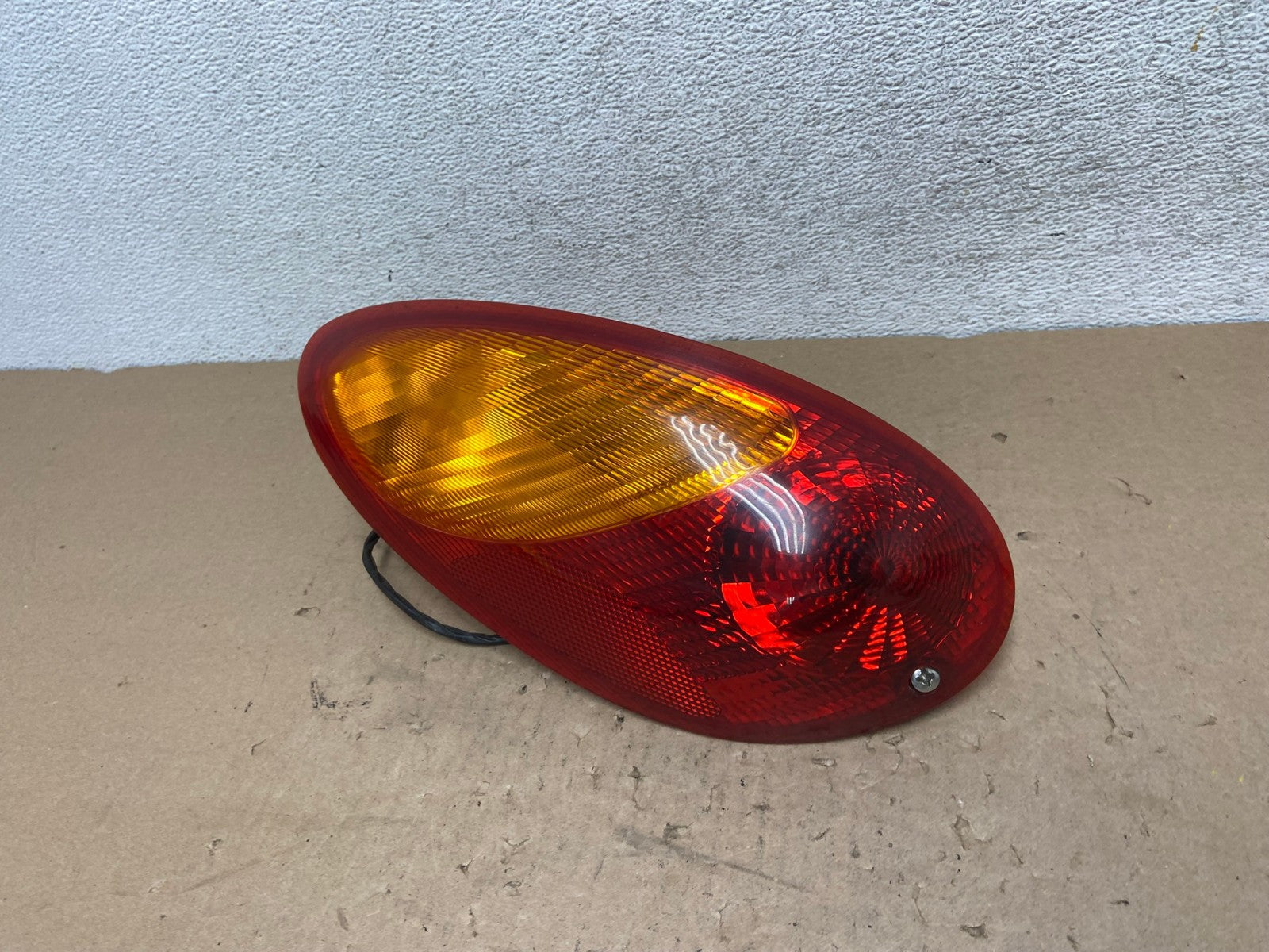 2001-2005 Chrysler PT Cruiser Left Driver LH Side Tail Light AG4243 LK1