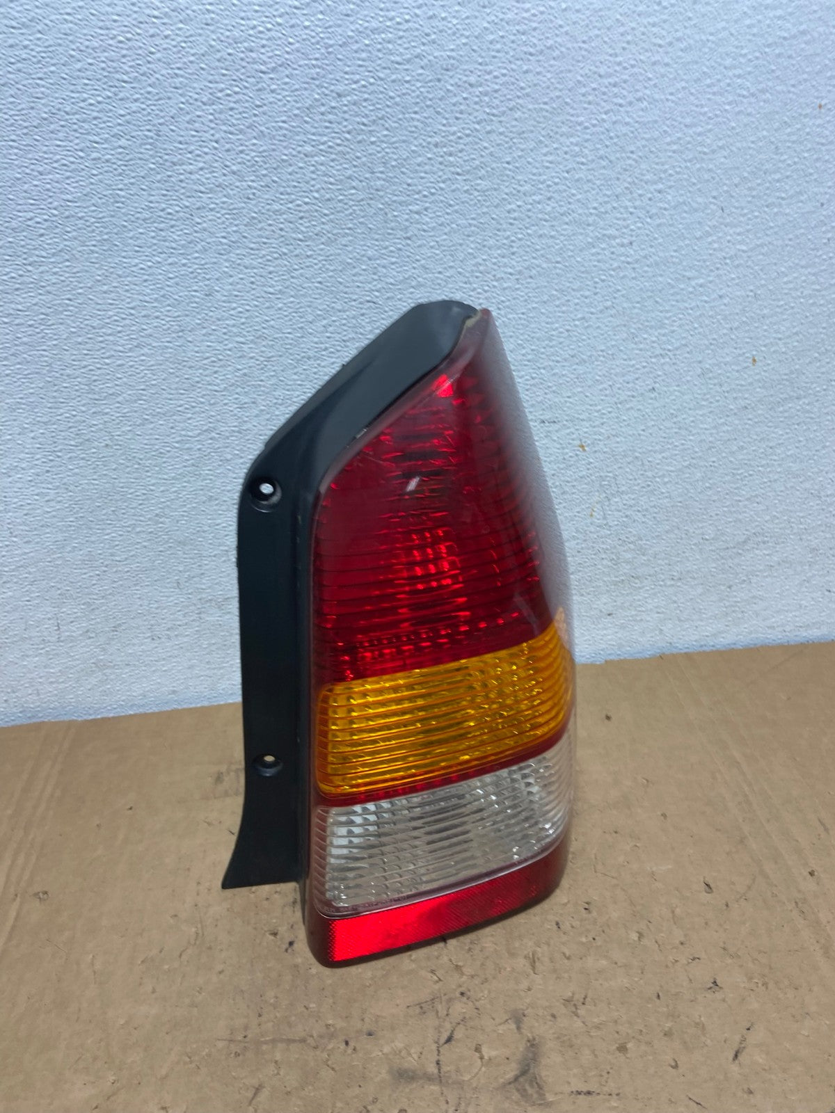 2001 2002 2003 2004 Mazda Tribute Right Passenger Rh Tail Light AD3253 LK2