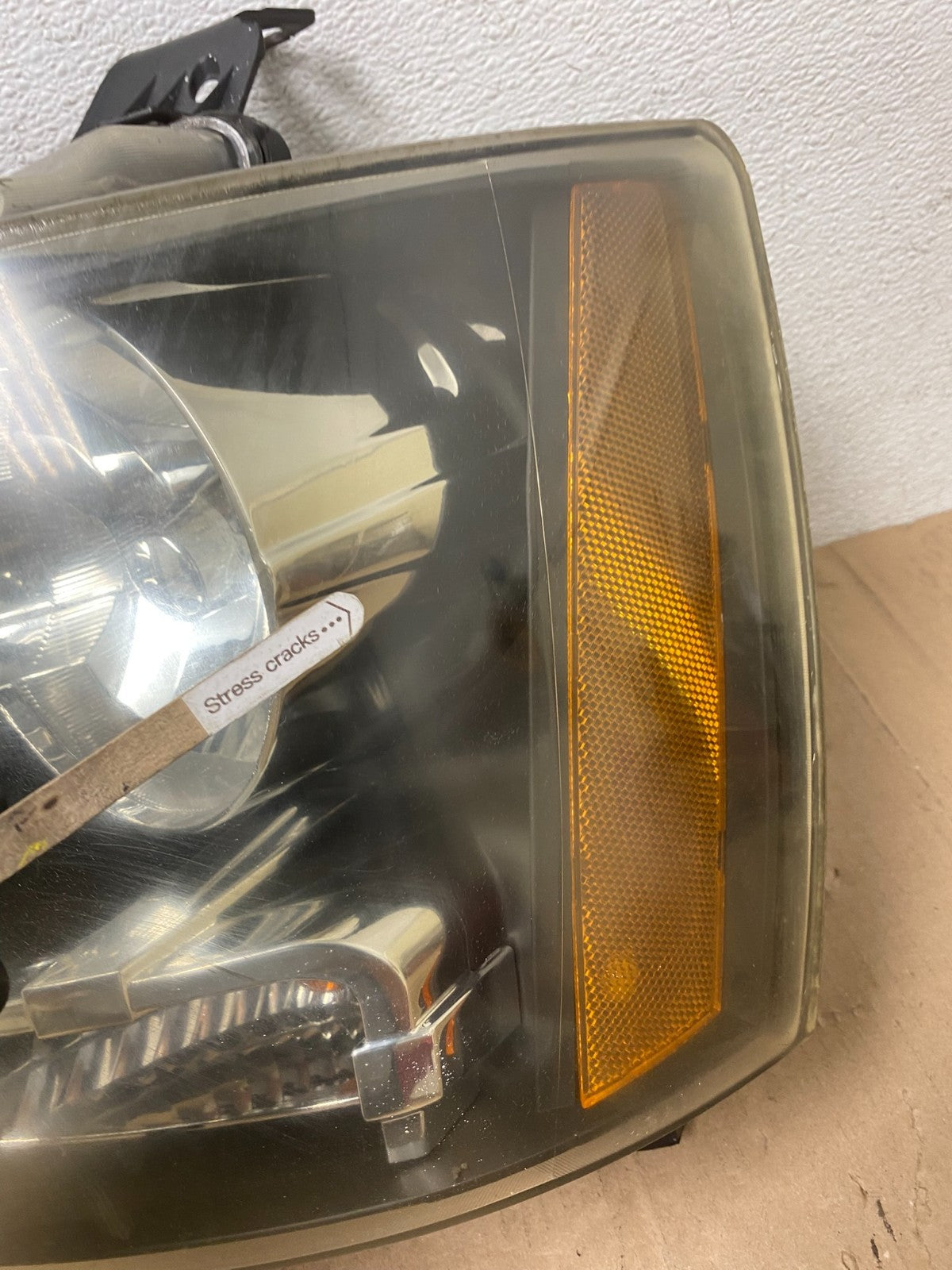2007 to 2013 Chevrolet Suburban Tahoe Left+Right Set Headlights Q3617 DW13
