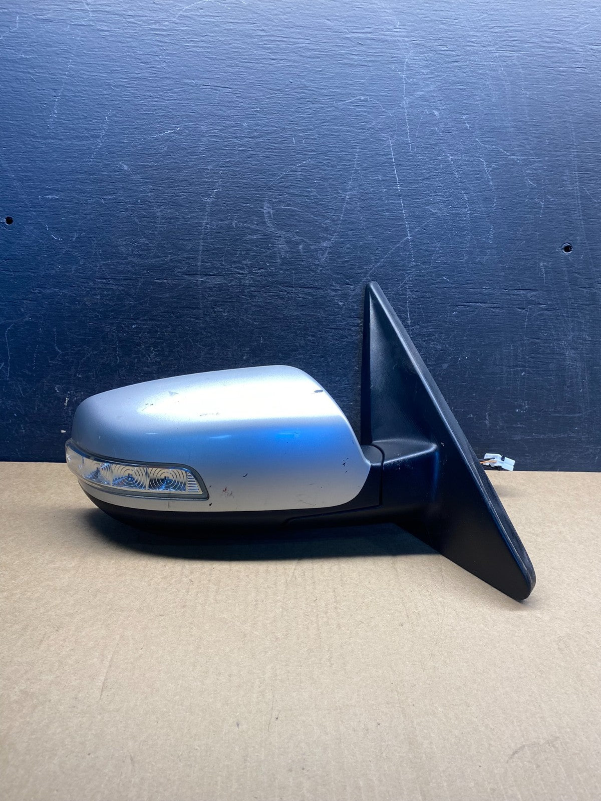 2011 to 2015 Kia Sorento Right Passenger Door Mirror Turn Signal AG7096 DW0