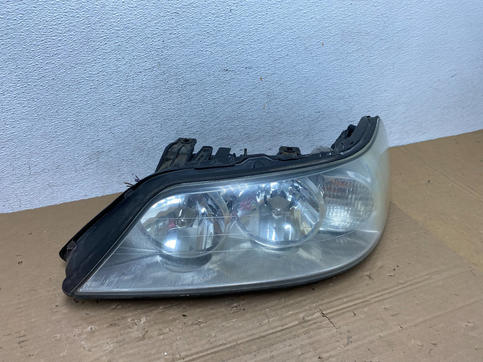 2005 to 2011 Lincoln Town Car Left Driver LH Side Headlight AD4268 DW2