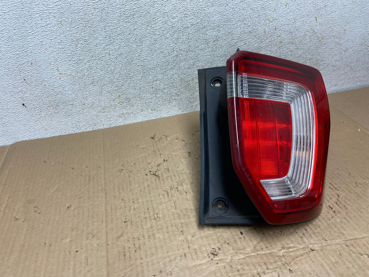 2016 -2019 Ford Explorer Right Passenger Side Rh Tail light AI1320 LK2